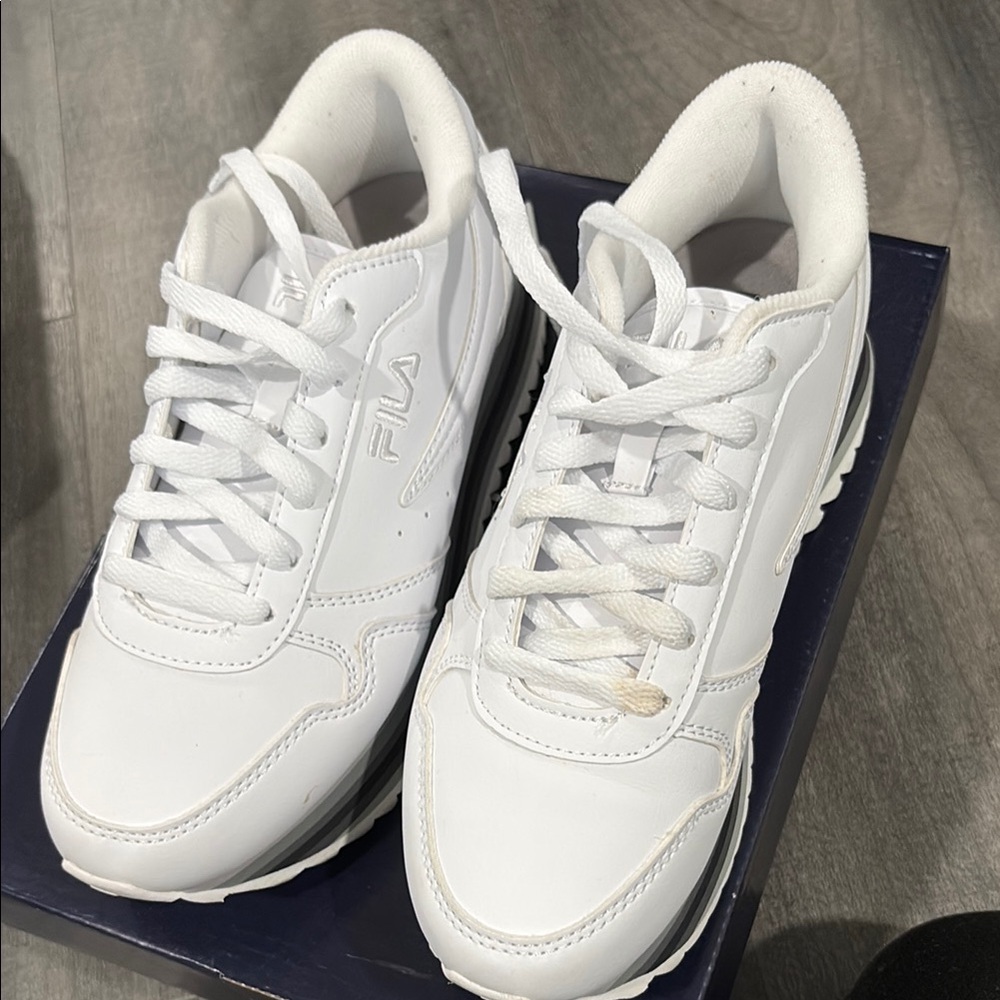 Fila sneakers size 6.5
